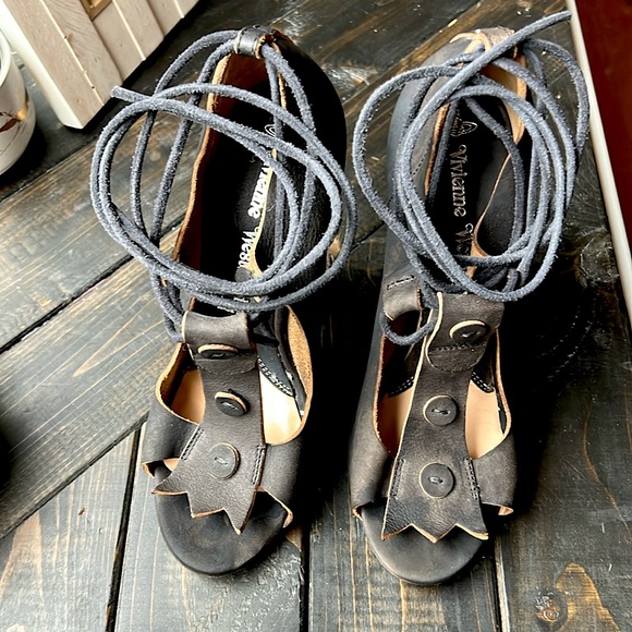 Vivienne Westwood New Regent Strappy Pumps - Picture 2 of 13